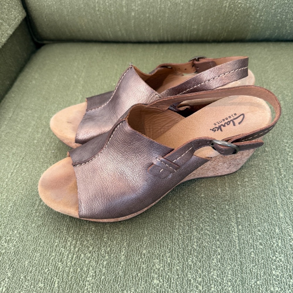 CLARKS Womens Cork Wedge Heel Sandal Gold Leather Open Toe Slingback Shoe Sz 9M